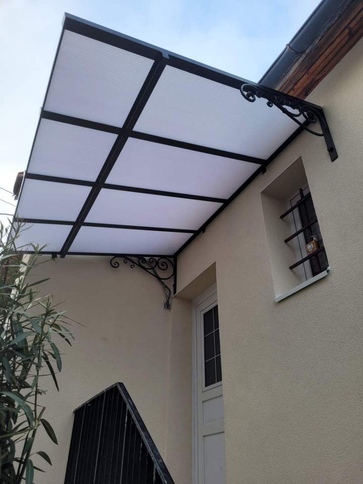 Marquise moderne en fer forgé noir
