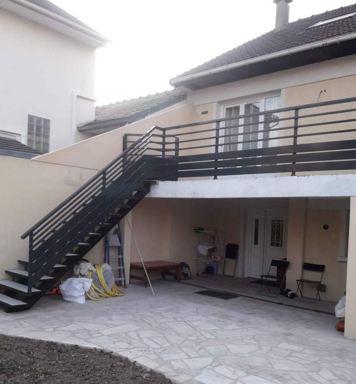 Garde corps terrasse avec escalier