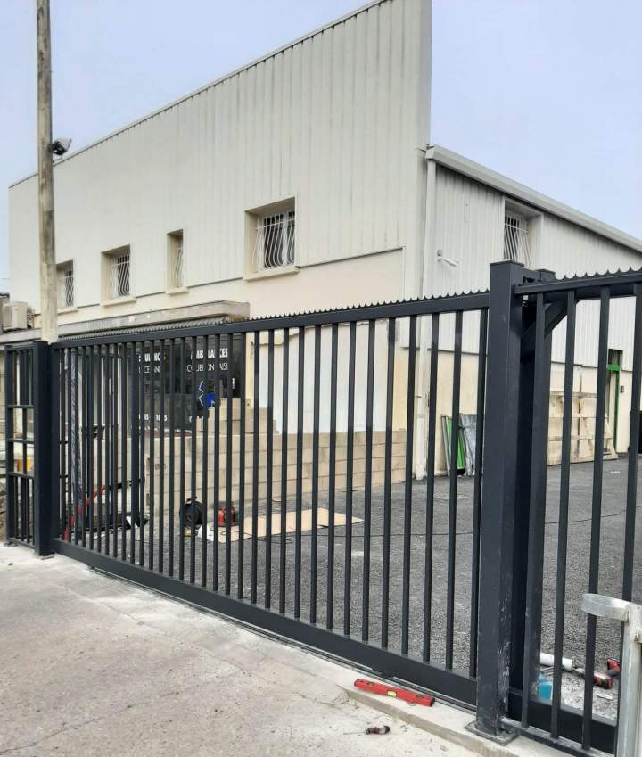 Réalisation d’une clôture métallique