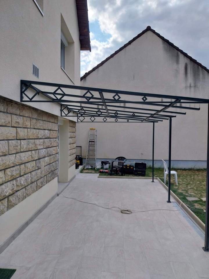 Aménagement terrasse couverte avant