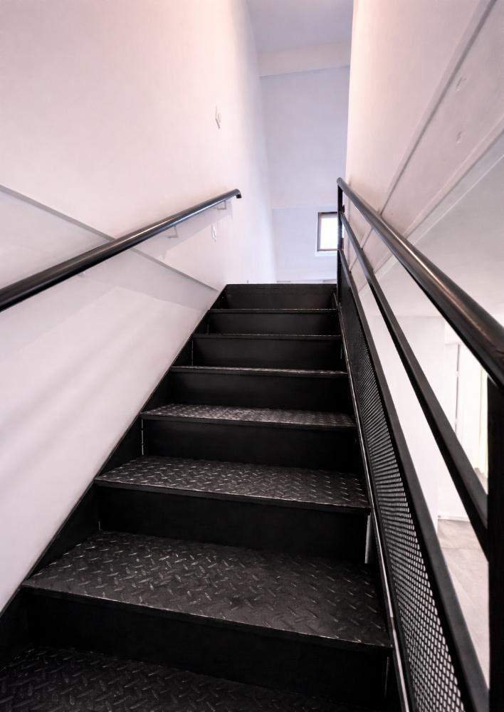 Escalier métallique au style industriel